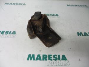 Used Spare wheel lift mechanism Renault Espace (JE) 2.0i 16V Price € 50,00 Margin scheme offered by Maresia Parts