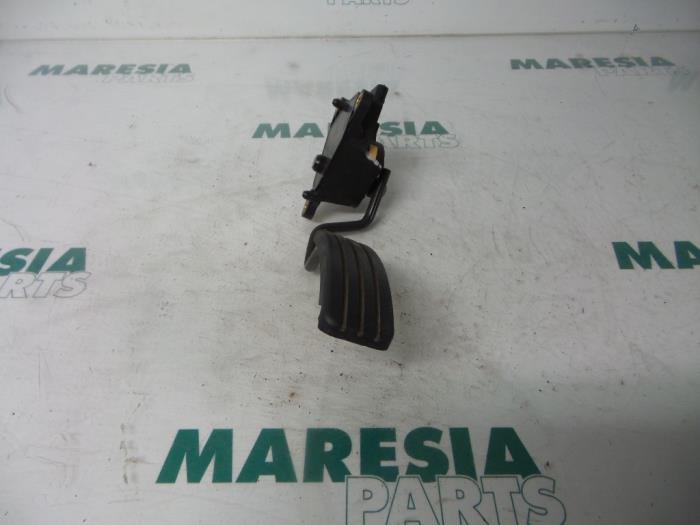 Begagnade Gaspedalsensor Renault Clio III (BR/CR) 1.5 dCi 70 Pris € 29,95 Marginaltabell erbjuds av Maresia Parts