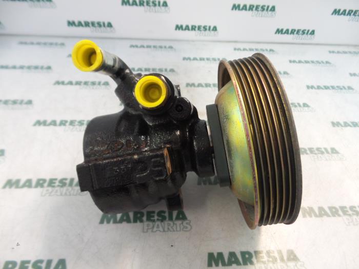 Usagé Pompe de direction Alfa Romeo 147 (937) 1.9 JTD Prix € 50,00 Règlement à la marge proposé par Maresia Parts
