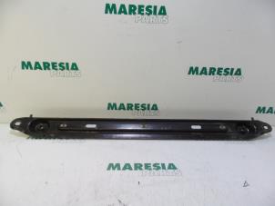 Usagé Barre radiateur Citroen C4 Coupé (LA) 1.6 16V Prix € 25,00 Règlement à la marge proposé par Maresia Parts