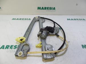 Używane Mechanizm szyby lewej przedniej wersja 2-drzwiowa Peugeot 1007 (KM) 1.4 Cena € 75,00 Procedura marży oferowane przez Maresia Parts