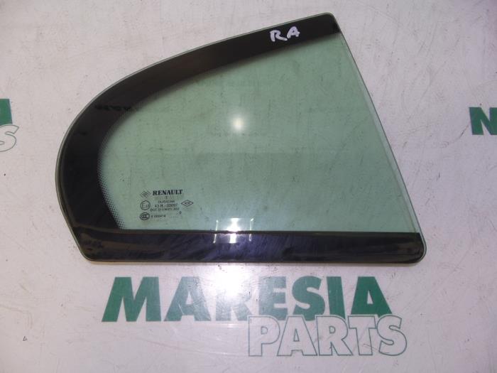 Usados Ventanilla triangular derecha detrás Renault Fluence (LZ) 1.5 dCi 105 Precio € 30,00 Norma de margen ofrecido por Maresia Parts