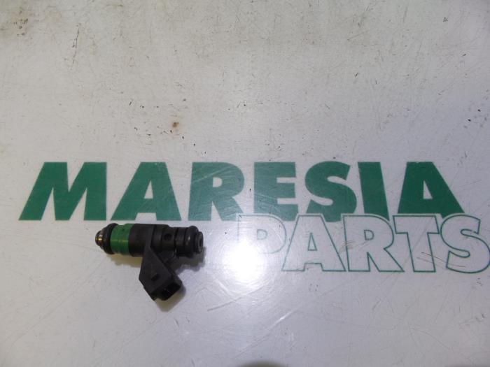 Usagé Injecteur (injection essence) Renault Laguna II Grandtour (KG) 2.0 16V Prix € 20,00 Règlement à la marge proposé par Maresia Parts