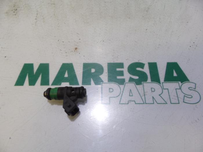 Usagé Injecteur (injection essence) Renault Laguna II Grandtour (KG) 2.0 16V Prix € 20,00 Règlement à la marge proposé par Maresia Parts