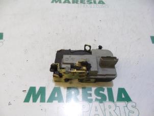 Gebrauchte Türschlossmechanik 2-türig rechts Peugeot 206 CC (2D) 1.6 16V Preis € 25,00 Margenregelung angeboten von Maresia Parts
