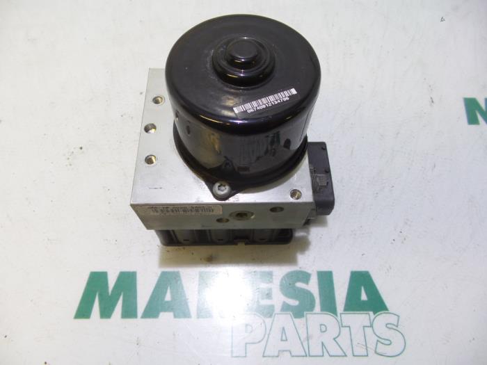 Usagé Bloc ABS Peugeot 206 (2A/C/H/J/S) 2.0 GTI 16V Prix € 75,00 Règlement à la marge proposé par Maresia Parts