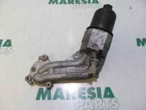 Używane Uchwyt filtra oleju Peugeot 206 (2A/C/H/J/S) 1.1 XN,XR Cena € 35,00 Procedura marży oferowane przez Maresia Parts