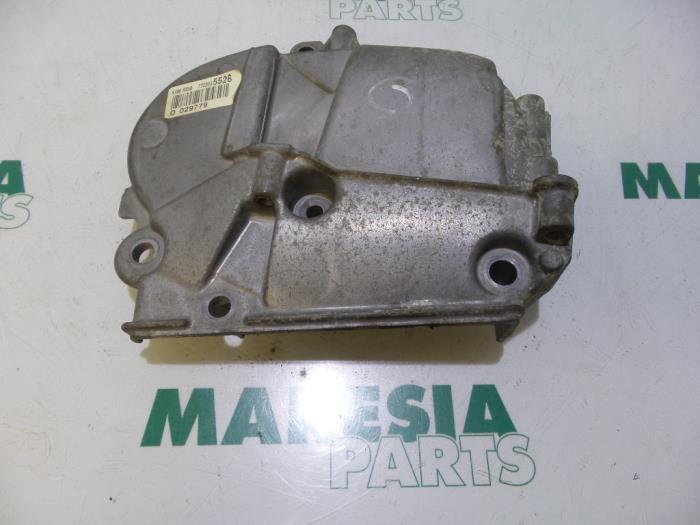 Usagé Couvercle de distribution Renault Megane III Grandtour (KZ) 1.6 16V Prix € 30,00 Règlement à la marge proposé par Maresia Parts