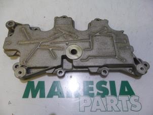 Used Rocker cover Renault Megane III Grandtour (KZ) 1.6 16V Price € 25,00 Margin scheme offered by Maresia Parts