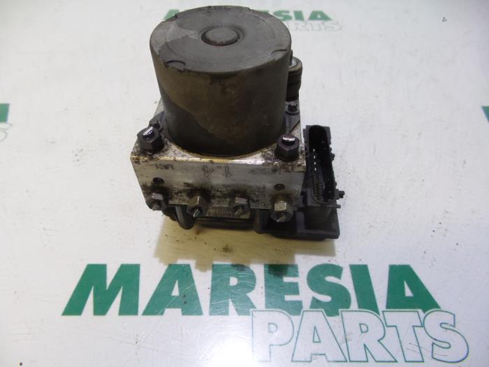 Begagnade ABS-pump Fiat Punto II (188) 1.4 16V Pris € 40,00 Marginaltabell erbjuds av Maresia Parts