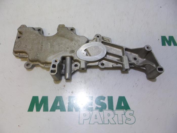 Usagé Couvercle soupapes Renault Laguna II (BG) 2.0 16V Prix € 20,00 Règlement à la marge proposé par Maresia Parts