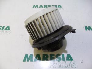 Używane Silnik wentylatora nagrzewnicy Alfa Romeo 147 (937) 1.6 Twin Spark 16V Cena € 25,00 Procedura marży oferowane przez Maresia Parts