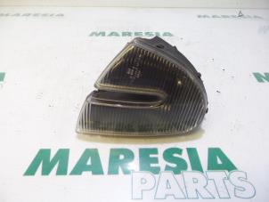 Usagé Feu clignotant droit Alfa Romeo 147 (937) 1.6 Twin Spark 16V Prix € 10,00 Règlement à la marge proposé par Maresia Parts