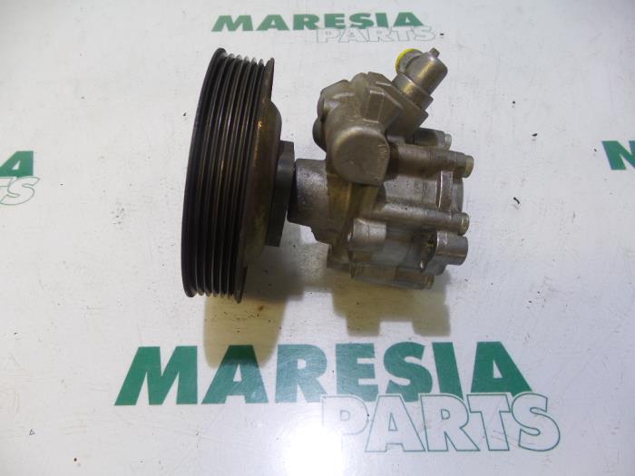 Usagé Pompe de direction Alfa Romeo 147 (937) 1.6 Twin Spark 16V Prix € 50,00 Règlement à la marge proposé par Maresia Parts