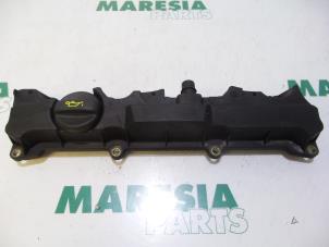 Used Rocker cover Peugeot 206 CC (2D) 1.6 16V Price € 15,00 Margin scheme offered by Maresia Parts
