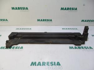 Used Radiator bar Fiat Stilo (192A/B) 1.6 16V 5-Drs. Price € 25,00 Margin scheme offered by Maresia Parts