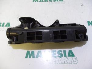 Used Intake manifold Renault Master III (JD/ND/PD) 2.2 dCi 16V Price € 30,00 Margin scheme offered by Maresia Parts
