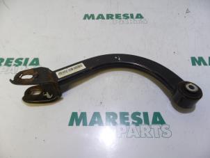 Usagé Bras de suspension arrière droit Alfa Romeo 159 Sportwagon (939BX) 2.2 JTS 16V Prix € 35,00 Règlement à la marge proposé par Maresia Parts