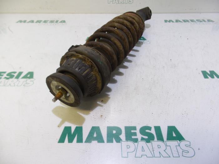 Rear shock absorber rod, left from a Alfa Romeo 159 Sportwagon (939BX) 2.2 JTS 16V 2007