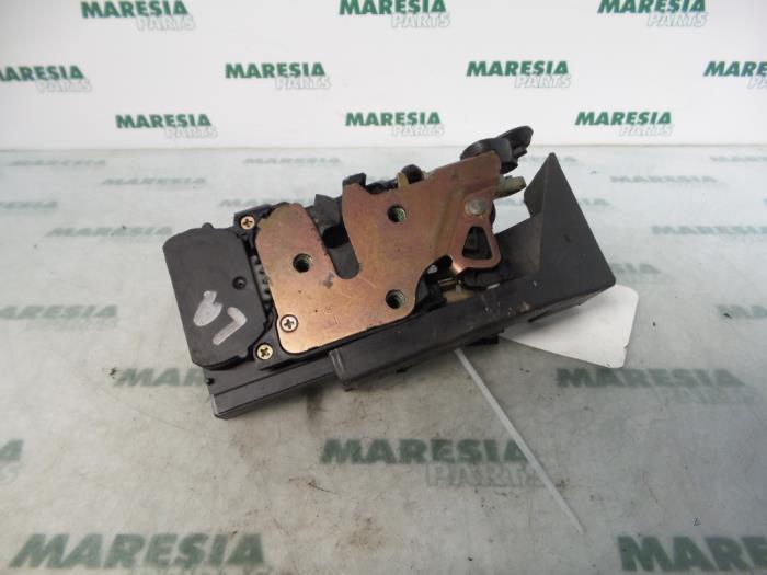 Rear door lock mechanism 4-door, left from a Alfa Romeo 156 (932) 1.8 Twin Spark 16V 2002