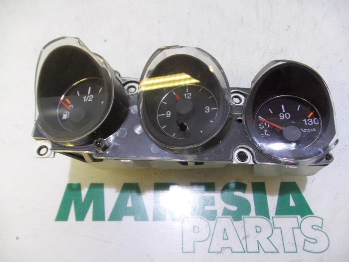 Begagnade Innerdisplay Alfa Romeo 156 Sportwagon (932) 1.9 JTD 16V Pris € 30,00 Marginaltabell erbjuds av Maresia Parts