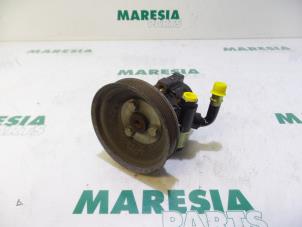 Używane Pompa wspomagania kierownicy Alfa Romeo 156 Sportwagon (932) 1.9 JTD 16V Cena € 50,00 Procedura marży oferowane przez Maresia Parts