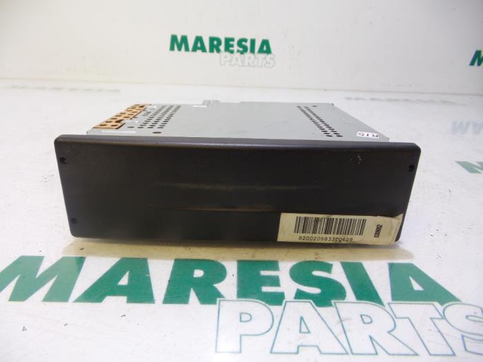 Używane Radio Renault Espace (JK) 2.0 16V Turbo Cena € 50,00 Procedura marży oferowane przez Maresia Parts
