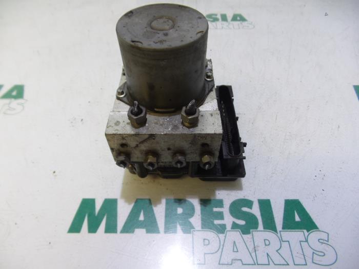 Begagnade ABS-pump Citroen C4 Berline (LC) 1.6 HDi 16V Pris € 39,95 Marginaltabell erbjuds av Maresia Parts