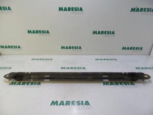 Used Radiator bar Citroen C4 Berline (LC) 1.6 HDi 16V Price € 25,00 Margin scheme offered by Maresia Parts