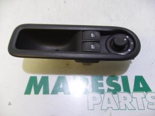 Used Multi-functional window switch Renault Twingo II (CN) 1.5 dCi 90 FAP Price € 25,00 Margin scheme offered by Maresia Parts
