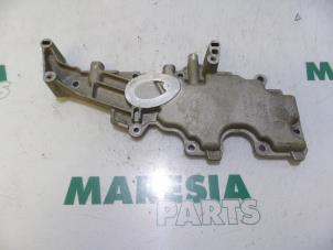 Used Rocker cover Renault Clio II (BB/CB) 1.6 16V Price € 20,00 Margin scheme offered by Maresia Parts