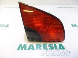 Usagé Feu arrière gauche Peugeot 406 Break (8E/F) 2.2 HDi 16V FAP Prix € 20,00 Règlement à la marge proposé par Maresia Parts