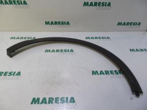 Used Side skirt, left Renault Captur (2R) 0.9 Energy TCE 12V Price € 35,00 Margin scheme offered by Maresia Parts