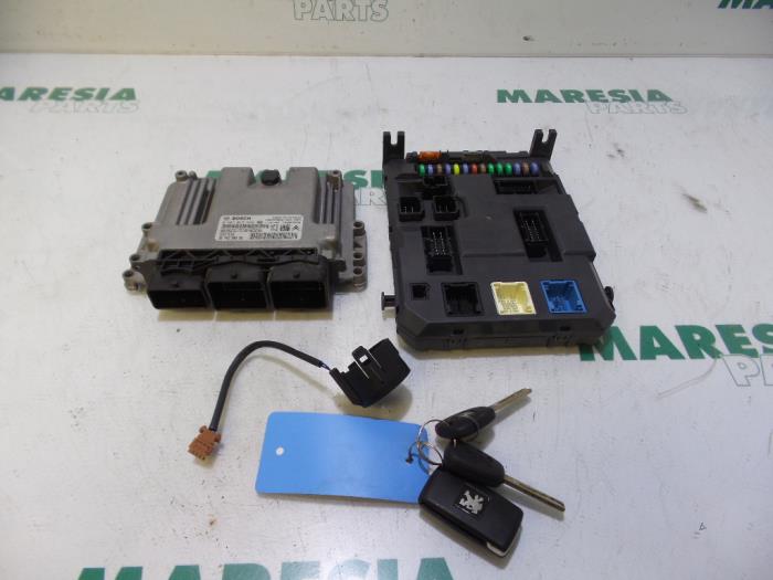Peugeot 207 Engine management computers stock