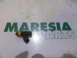 Usados Inyector (inyección de gasolina) Renault Kangoo Express (FC) 1.6 16V Precio € 20,00 Norma de margen ofrecido por Maresia Parts