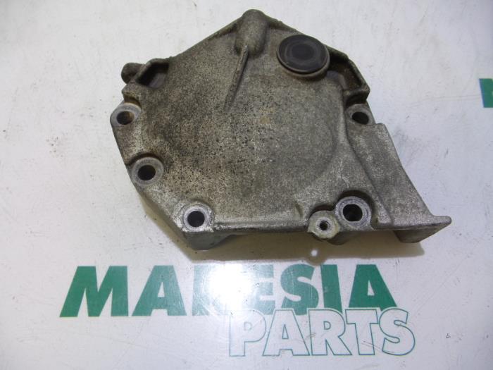 Used Engine mount Renault Clio II (BB/CB) 1.6 Autom. Price € 15,00 Margin scheme offered by Maresia Parts