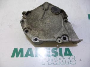 Used Engine mount Renault Clio II (BB/CB) 1.6 Autom. Price € 15,00 Margin scheme offered by Maresia Parts