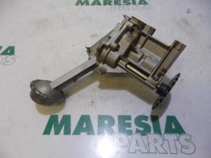 Used Oil pump Renault Megane Scénic (JA) 1.6 16V RT,RXE,RXT Price € 50,00 Margin scheme offered by Maresia Parts