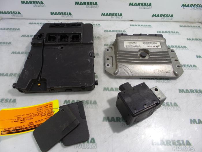 Used Engine management computer Renault Scénic II (JM) 1.6 16V Price € 324,99 Margin scheme offered by Maresia Parts