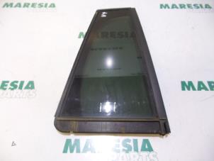 Używane Trójkatna szyba prawy tyl Citroen C4 Grand Picasso (3A) 1.6 HDiF 115 Cena € 60,00 Procedura marży oferowane przez Maresia Parts
