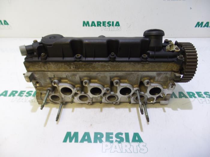Cylinder head from a Peugeot 307 (3A/C/D) 2.0 HDi 90 2001