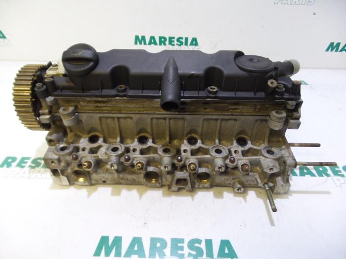 Cylinder head from a Peugeot 307 (3A/C/D) 2.0 HDi 90 2001