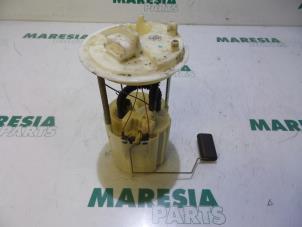 Usados Bomba eléctrica de combustible Fiat Stilo (192A/B) 1.2 16V 3-Drs. Precio € 20,00 Norma de margen ofrecido por Maresia Parts