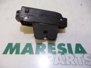 Used Tailgate lock mechanism Peugeot 407 SW (6E) 2.0 HDiF 16V Price € 25,00 Margin scheme offered by Maresia Parts