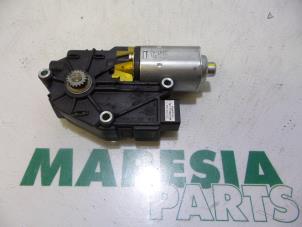 Used Sunroof motor Peugeot 407 SW (6E) 2.0 HDiF 16V Price € 90,00 Margin scheme offered by Maresia Parts