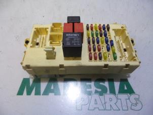 Usagé Boîte à fusibles Fiat Punto II (188) 1.2 16V 3-Drs. Prix € 50,00 Règlement à la marge proposé par Maresia Parts