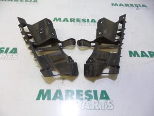 Used Front bumper frame Renault Modus/Grand Modus (JP) 1.6 16V Price € 30,00 Margin scheme offered by Maresia Parts