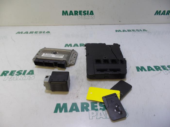 Used Engine management computer Renault Scénic II (JM) 2.0 16V Price € 324,99 Margin scheme offered by Maresia Parts