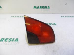 Gebrauchte Rücklicht links Peugeot 406 Break (8E/F) 1.8 16V Preis € 20,00 Margenregelung angeboten von Maresia Parts