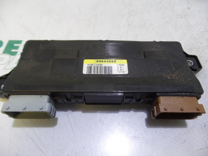 Usagé Ordinateur divers Alfa Romeo 159 Sportwagon (939BX) 1.9 JTDm Prix € 40,00 Règlement à la marge proposé par Maresia Parts